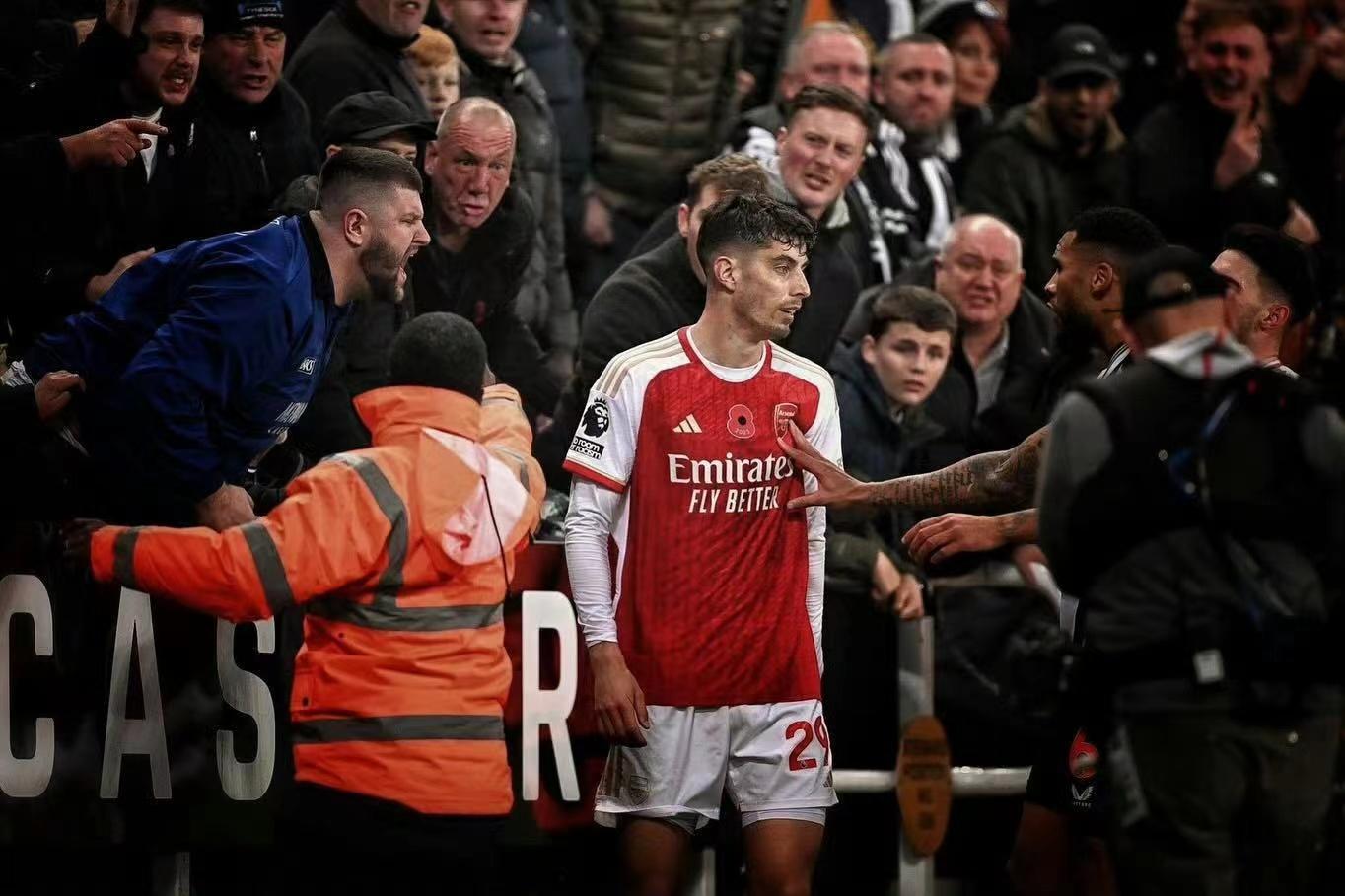 曼联遭遇争议判罚，裁判组回应：执法公正，说明重要也是.的简单介绍